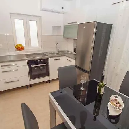 Apartment Karlo *