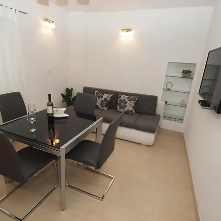 Karlo Apartment *