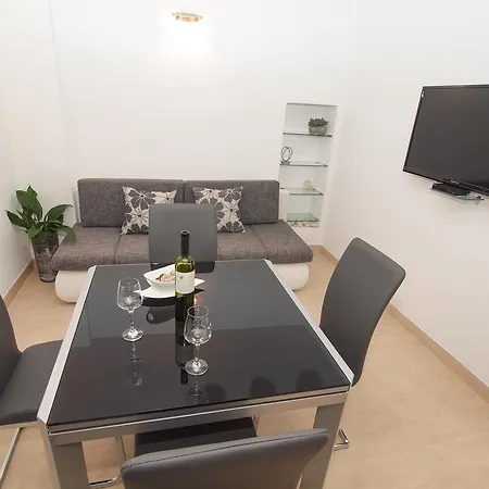 Karlo Apartment