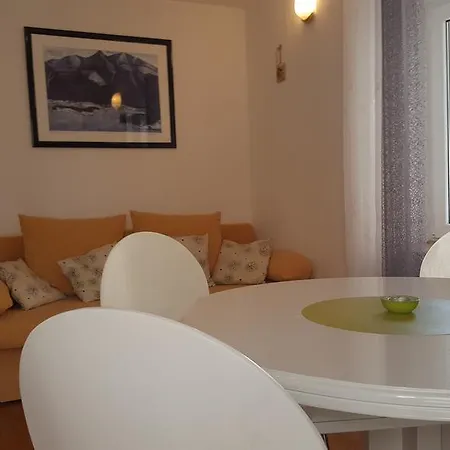 Apartment Karlo *