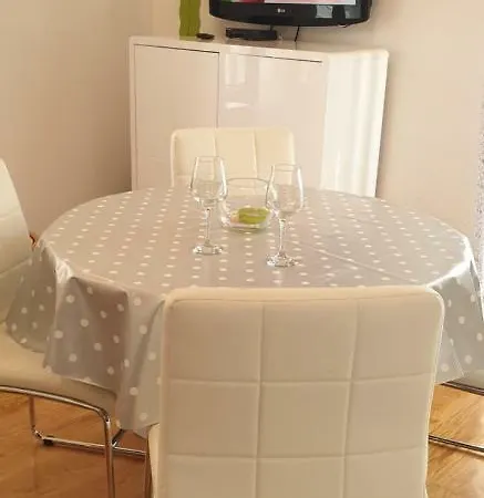 Apartment Karlo Makarska