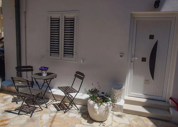 Karlo Apartamento Makarska